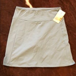 NWT skort